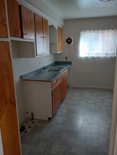 KITCHEN - 20216 Stratford Rd