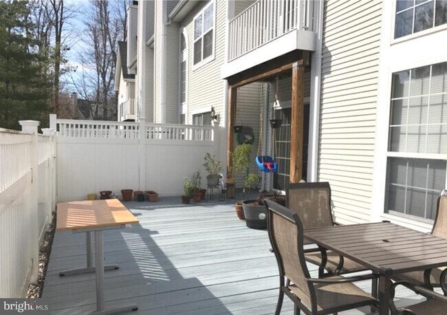 Building Photo - 301 Deer Run Ct