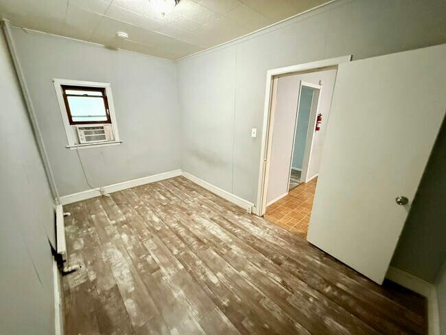 Building Photo - 145 Spring Valley Rd