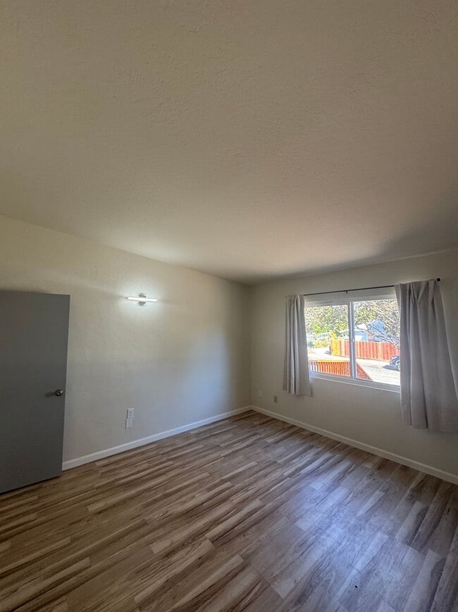 Building Photo - 103 Pueblo Way