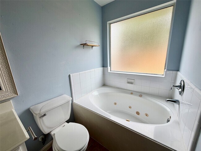Building Photo - 21655 Falvel Sunset Ct