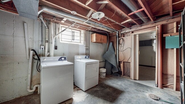 Building Photo - Hikes Point 3 Bed/2 Bath with Basement & Fenced-in Yard