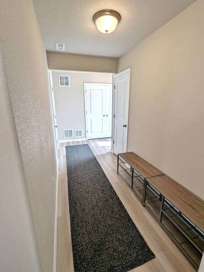 Building Photo - 7443 Gorgeted Quail Grv