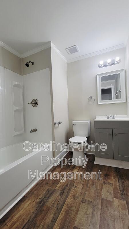 Building Photo - 421 Carolina Ave