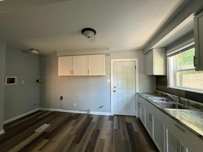 Building Photo - 5750 N 62nd St
