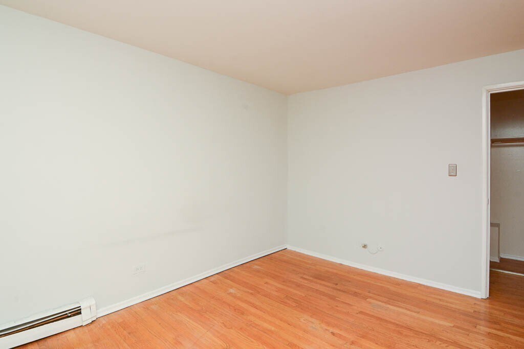 Building Photo - 663 W Wrightwood Ave