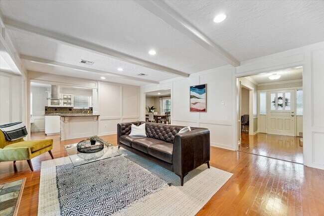 Building Photo - 3106 Redwood Lodge Dr