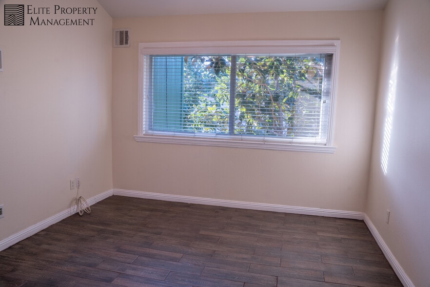 Building Photo - 15220 Ocaso Ave