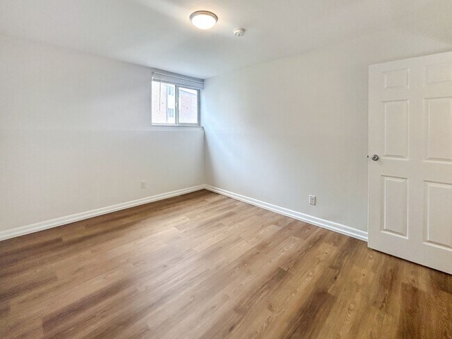 Building Photo - $0 DEPOSIT OPTION!!! CHARMING GARDEN-LEVEL...