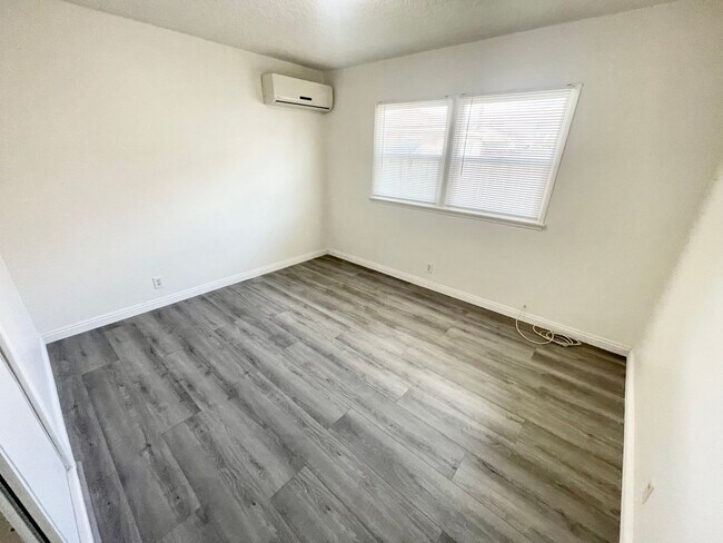 Building Photo - 155 W Norwood Pl