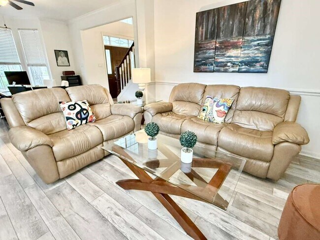 Building Photo - 65 S Hidden View Cir