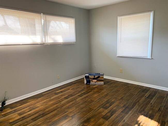 Building Photo - 1405 Crocus Ln