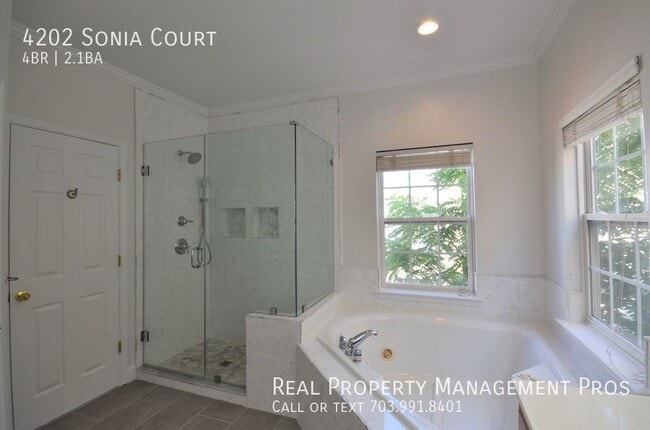 Building Photo - 4202 Sonia Ct
