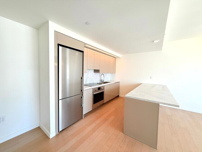 Building Photo - ***MOVE-IN SPECIAL 2 WEEKS FREE RENT***Very Unique Spacious Two Bedroom - Two bath luxury Condo w...
