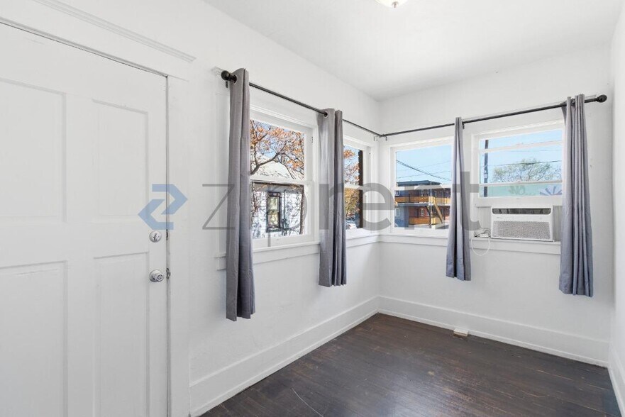 Building Photo - 423 Mill St