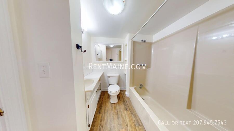 Building Photo - 322 Grove St