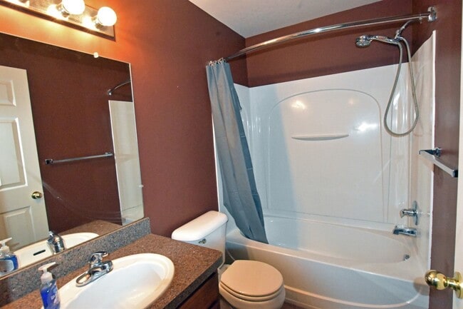 Building Photo - 3-Bedroom, 2-Bath, 2-Car Garage Condo, Ste...