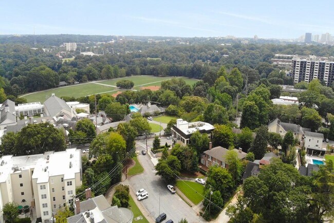 Building Photo - 116 Lafayette Dr NE