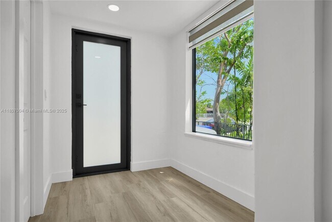 Primary Photo - 210 Beacom Blvd