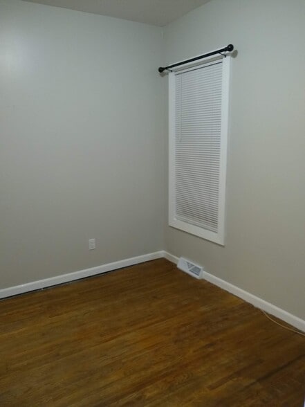 2nd bedroom - 19 Sheffield Ave