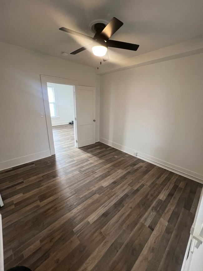 Building Photo - Charming Main Floor Apartment – 2 Bed, 1 B...