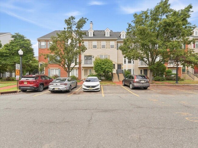 Building Photo - 10 Cottonwood St