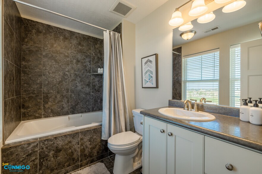 Building Photo - 5032 W Bear Trap Dr