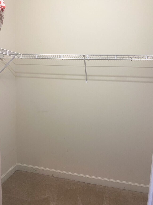 Building Photo - Furnished! Cozy one bedroom with large bedroom, walk in closet. Community ,pool and gym