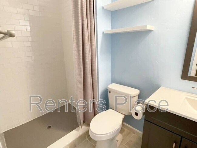 Building Photo - 1001 SW 101st St