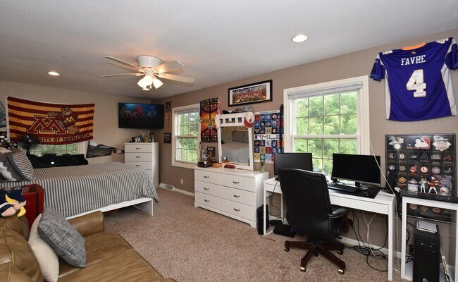 Building Photo - N63W29834 Woodfield Ct