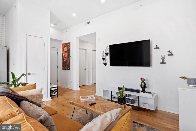 Building Photo - 1617 Hope St