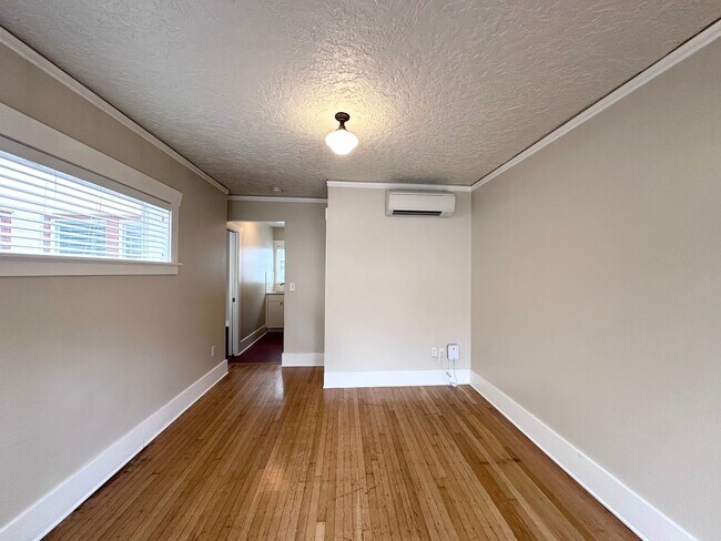 Building Photo - 1025 NE 31st Ave