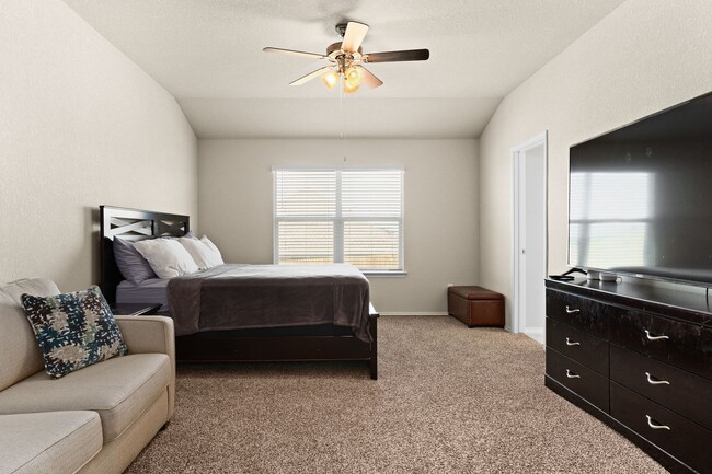 Building Photo - 2416 Elba Dr