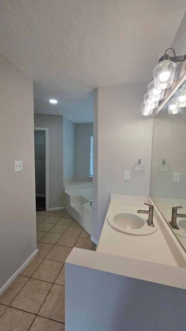 Building Photo - 123 Moss Creek Dr