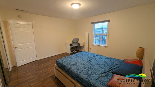 Building Photo - Bright and Roomy 2 Bedroom 2 Bathroom Home