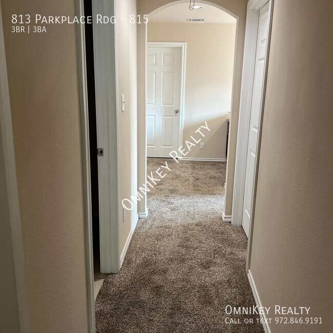 Building Photo - 813 Parkplace Ridge
