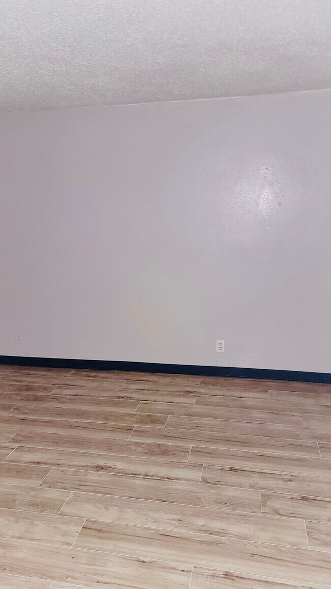 Building Photo - 3 Utica Ln