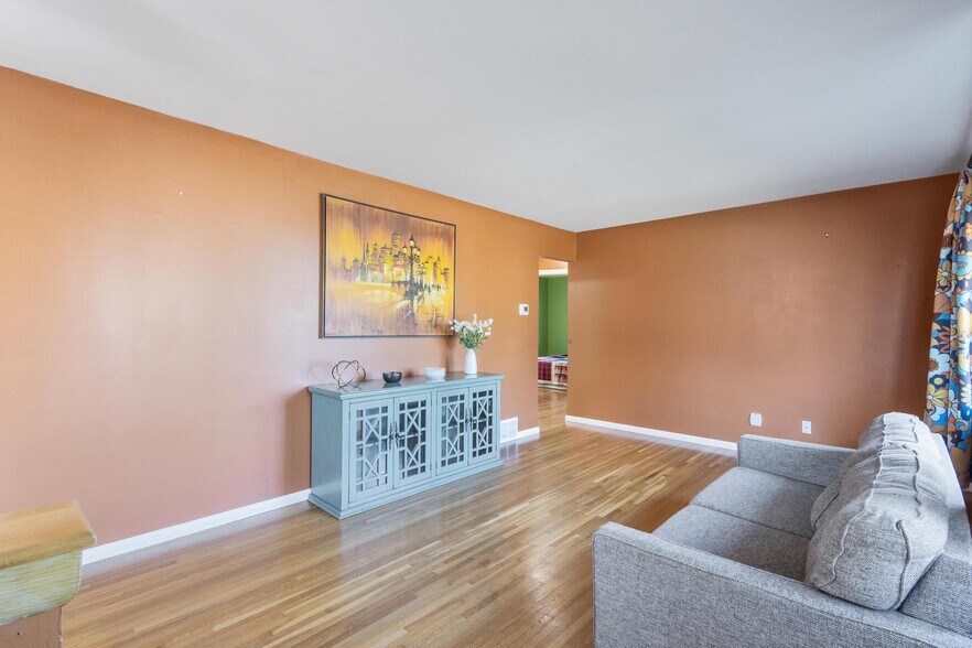 Building Photo - 5800 Moore Lake Dr W