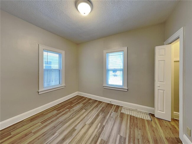 Building Photo - 1856 Clear Ave E