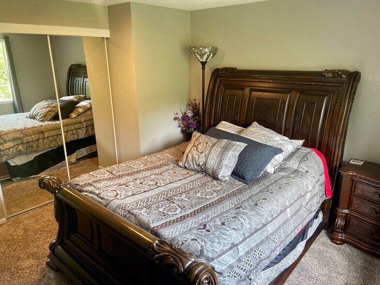 Building Photo - 7766 SW Bayberry Dr