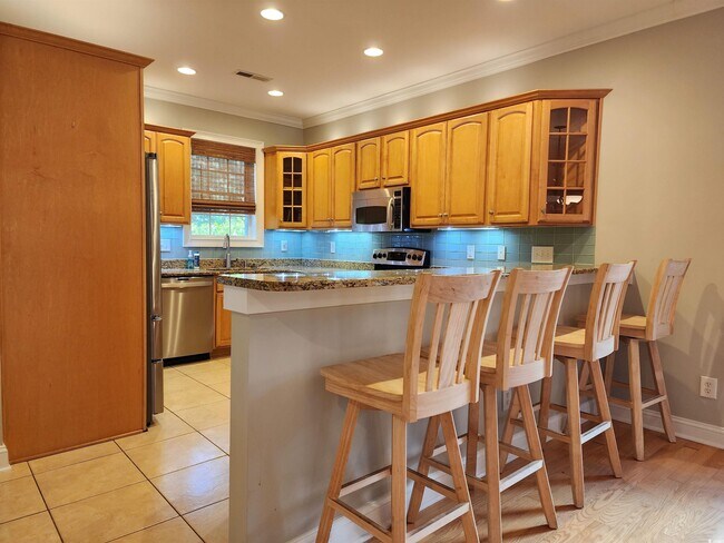 Building Photo - 613 Golden Bear Dr