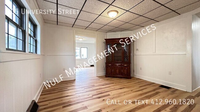 Building Photo - 205 University St