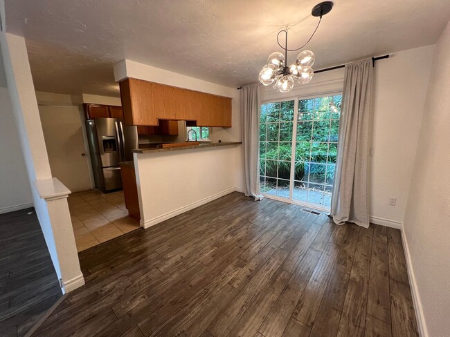 Building Photo - 3 Bed, 2 Bath with Garage in Sudden Valley