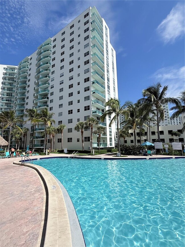 Building Photo - 3901 S Ocean Dr