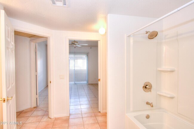 Building Photo - 10410 N Cave Creek Rd
