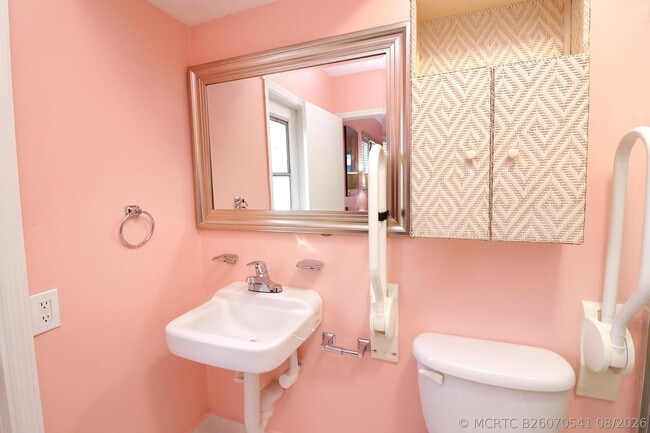 Building Photo - 842 NE 154th St