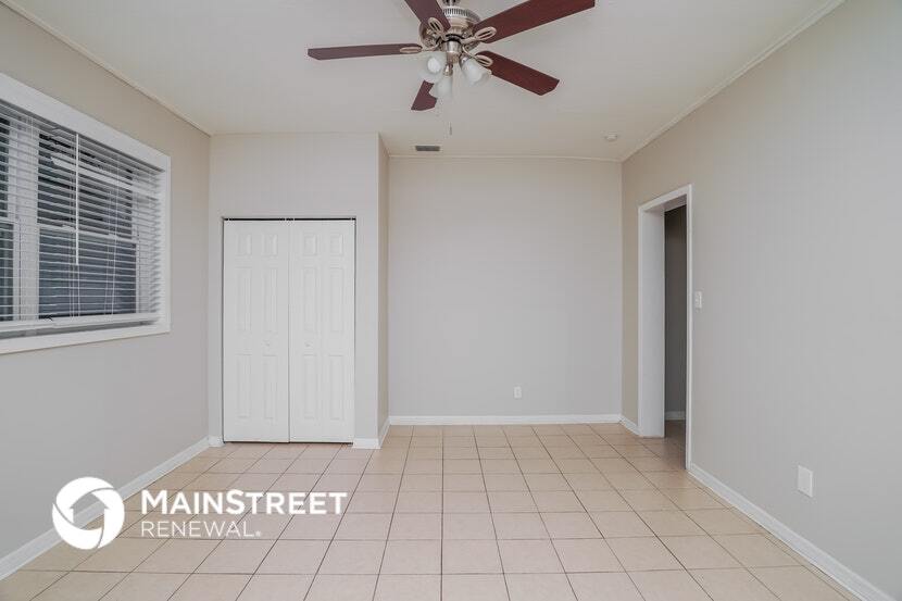 Building Photo - 6129 Hialeah St