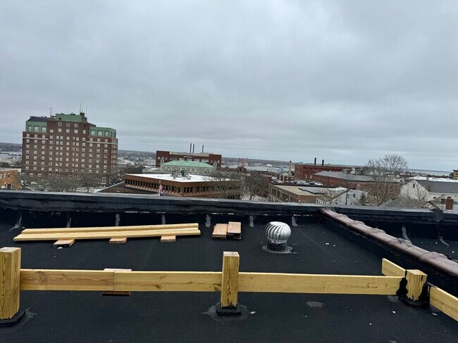 Building Photo - 189 Elm St