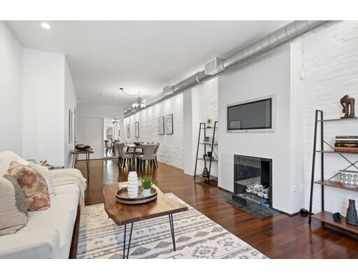 Building Photo - 1690 Washington St