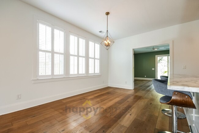 Building Photo - 4BR/3BA Modern Downtown Home with Fenced-In Yard